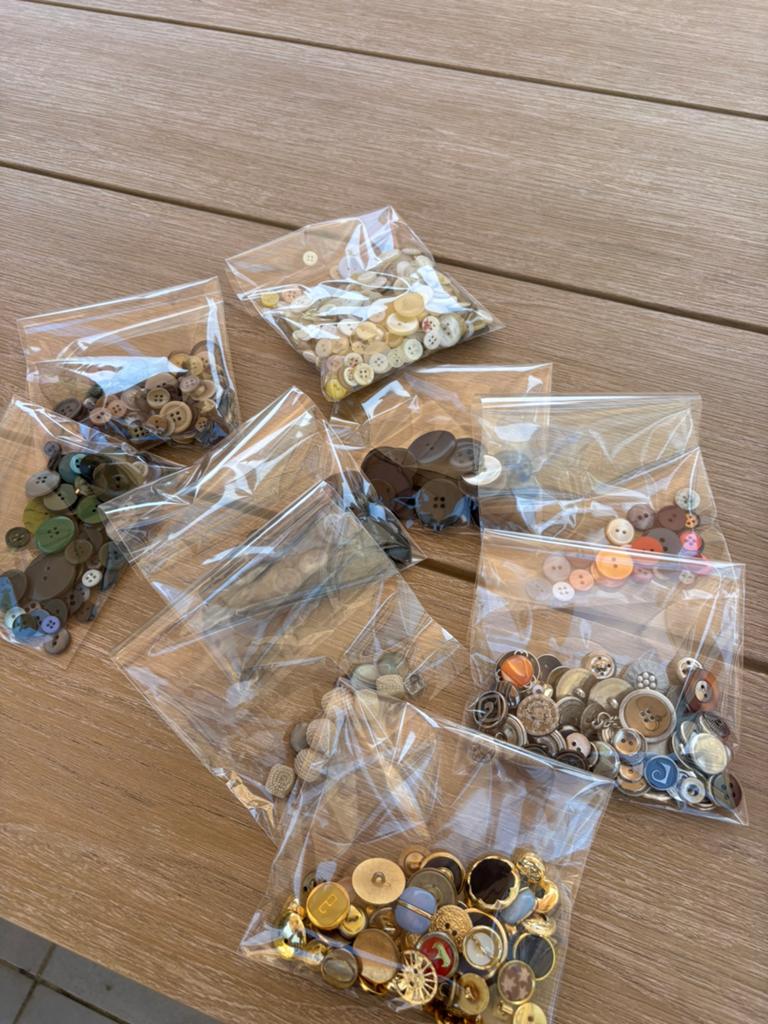 Grote partij (vintage) knopen / gesorteerd, Hobby en Vrije tijd, Naaien en Fournituren, Ophalen of Verzenden, Zo goed als nieuw