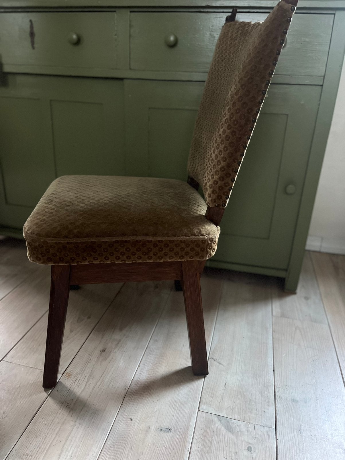Zes vintage houten stoelen, Huis en Inrichting, Stoelen, Gebruikt, Vijf, Zes of meer stoelen, Stof, Bruin, Ophalen
