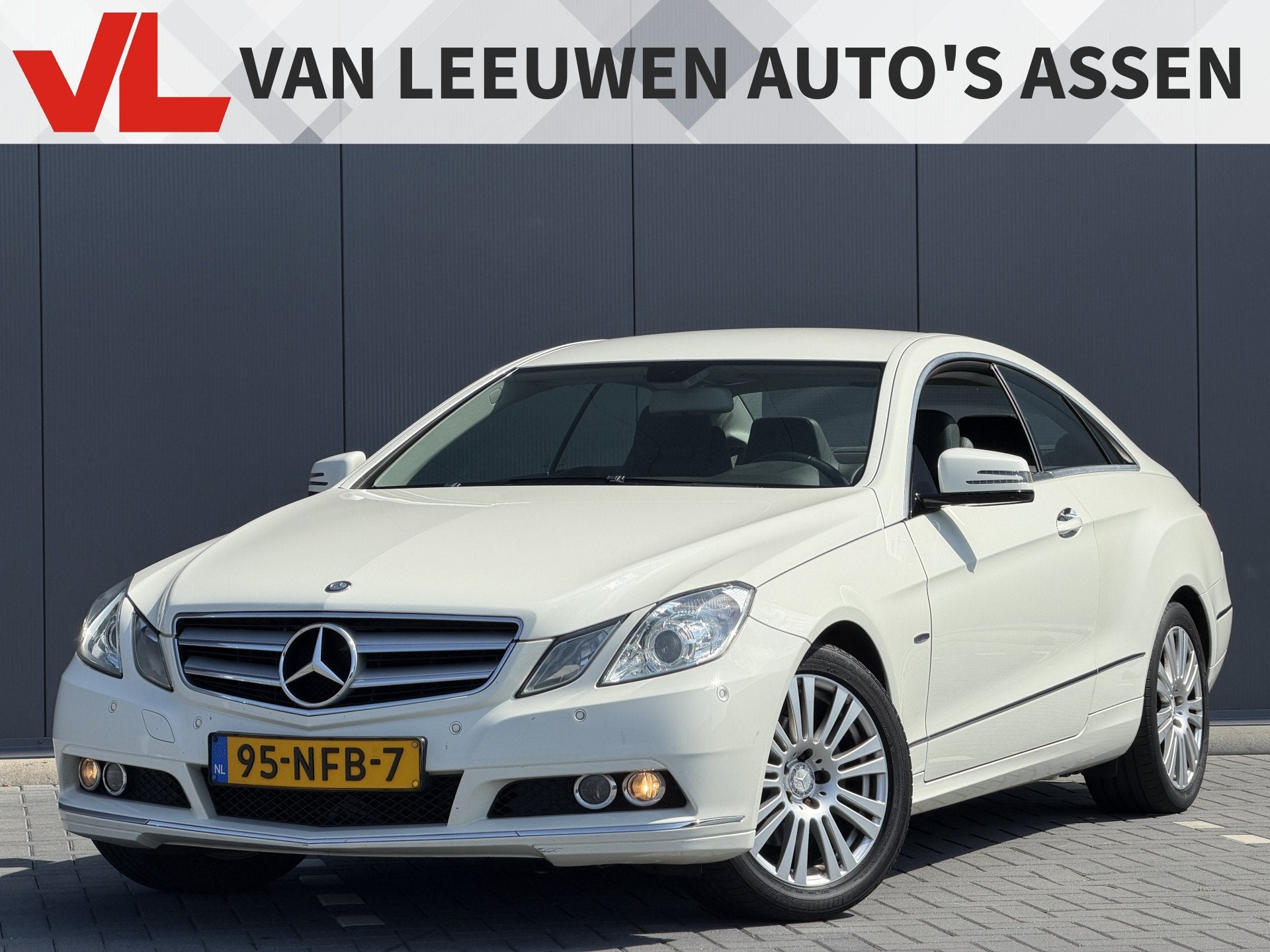 Mercedes-Benz E-Klasse Coupé 200 CGI Elegance | RIJKLAAR |, Auto's, Euro 5, Achterwielaandrijving, Zwart, 4 cilinders