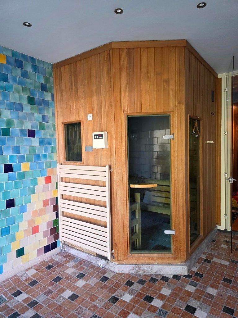 Sauna 195 cm x 169 cm met schuine hoek, Ophalen, Gebruikt, Fins of Traditioneel, Complete sauna