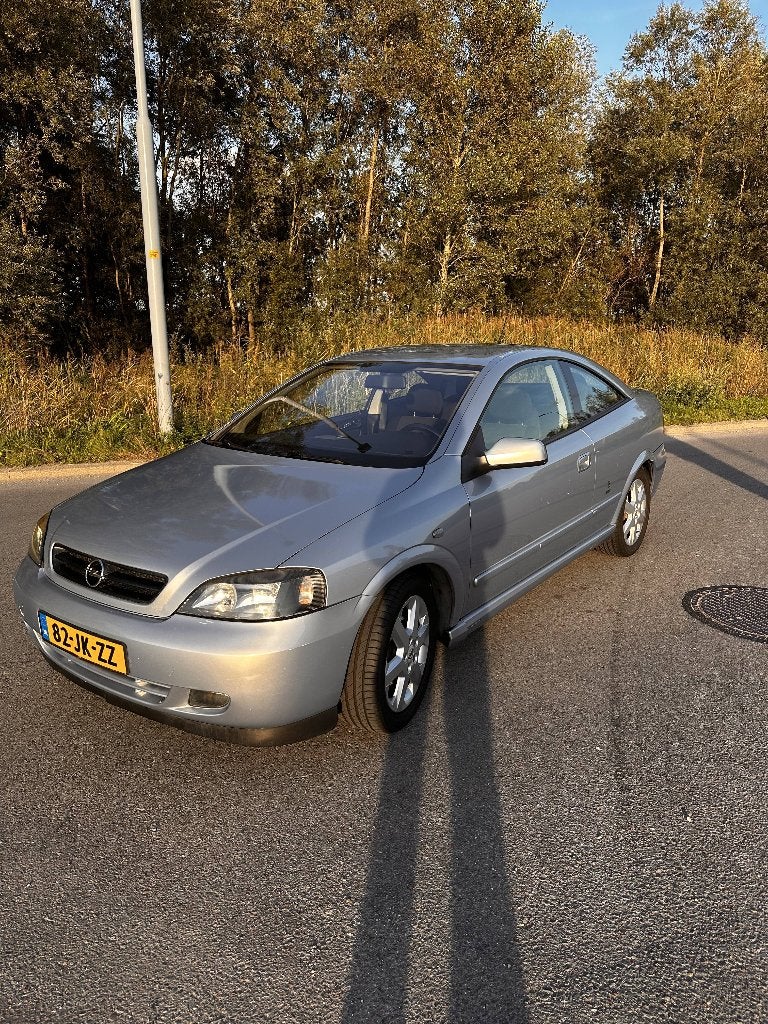 Opel Astra 2.2 16V Coupe 2002 Grijs, Auto's, Voorwielaandrijving, Stof, Zwart, 4 cilinders
