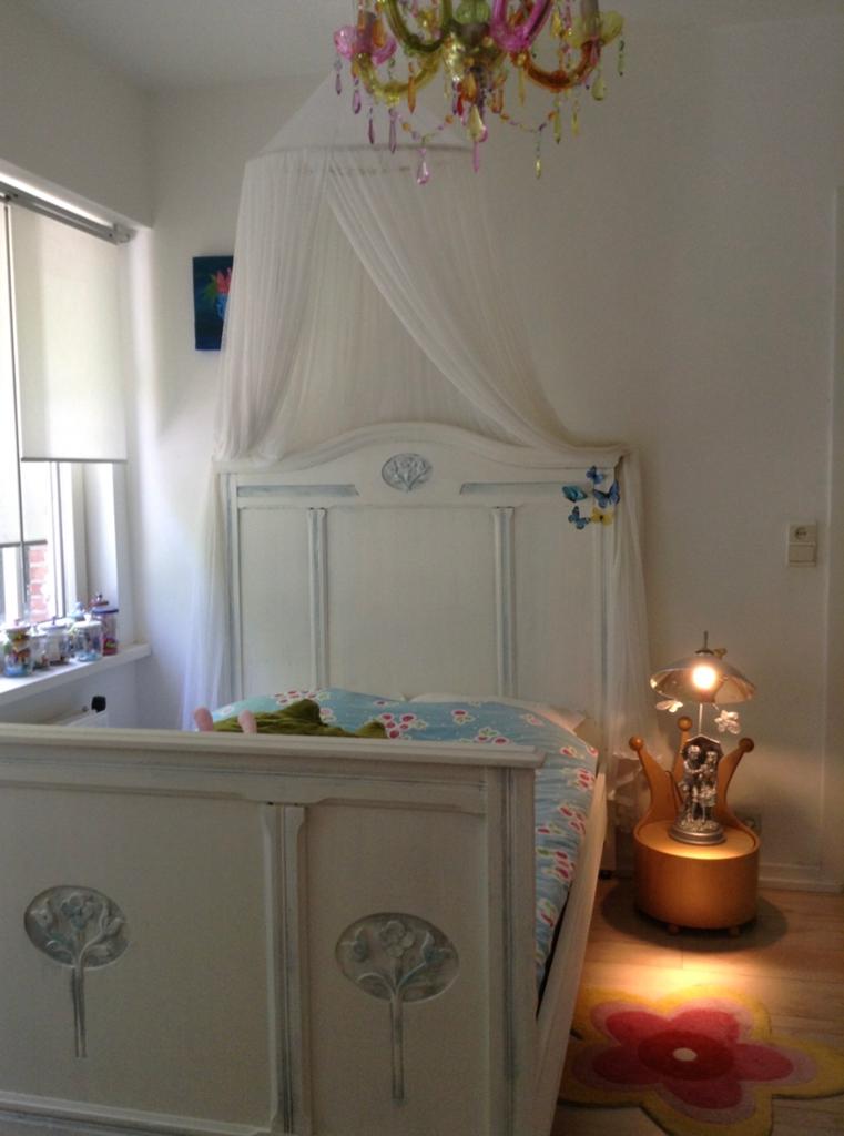 Vintage - Prinsessen bed  (demontabel) met kast, Ophalen, Gebruikt