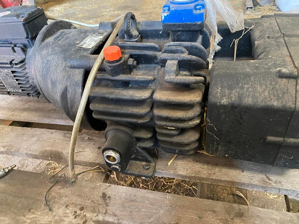 Busch Vacuümpomp MM 1102 B VM3 - 105/135 m³/h, Ophalen