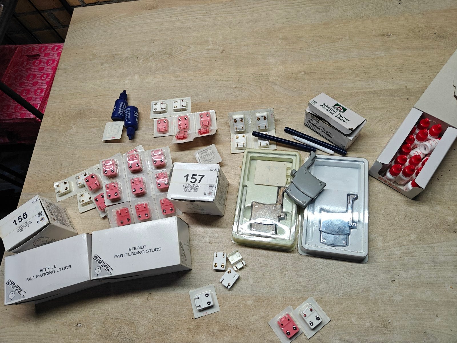 juweliers lot oorbellen schieten, Ophalen of Verzenden, Overige kleuren, Handen en Nagels