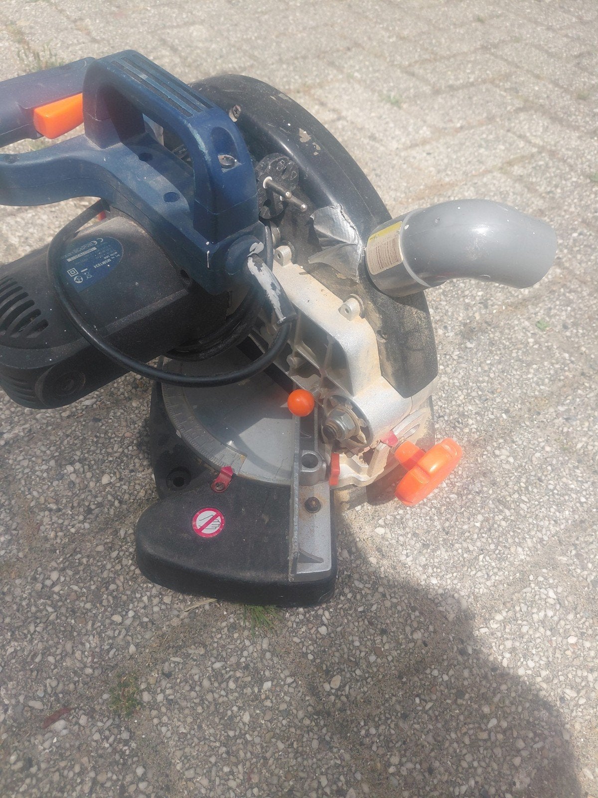 FERM Afkortzaag - Gebruikt maar functioneel, Doe-het-zelf en Verbouw, Gereedschap | Zaagmachines, Gebruikt, Afkortzaag, 600 tot 1200 watt