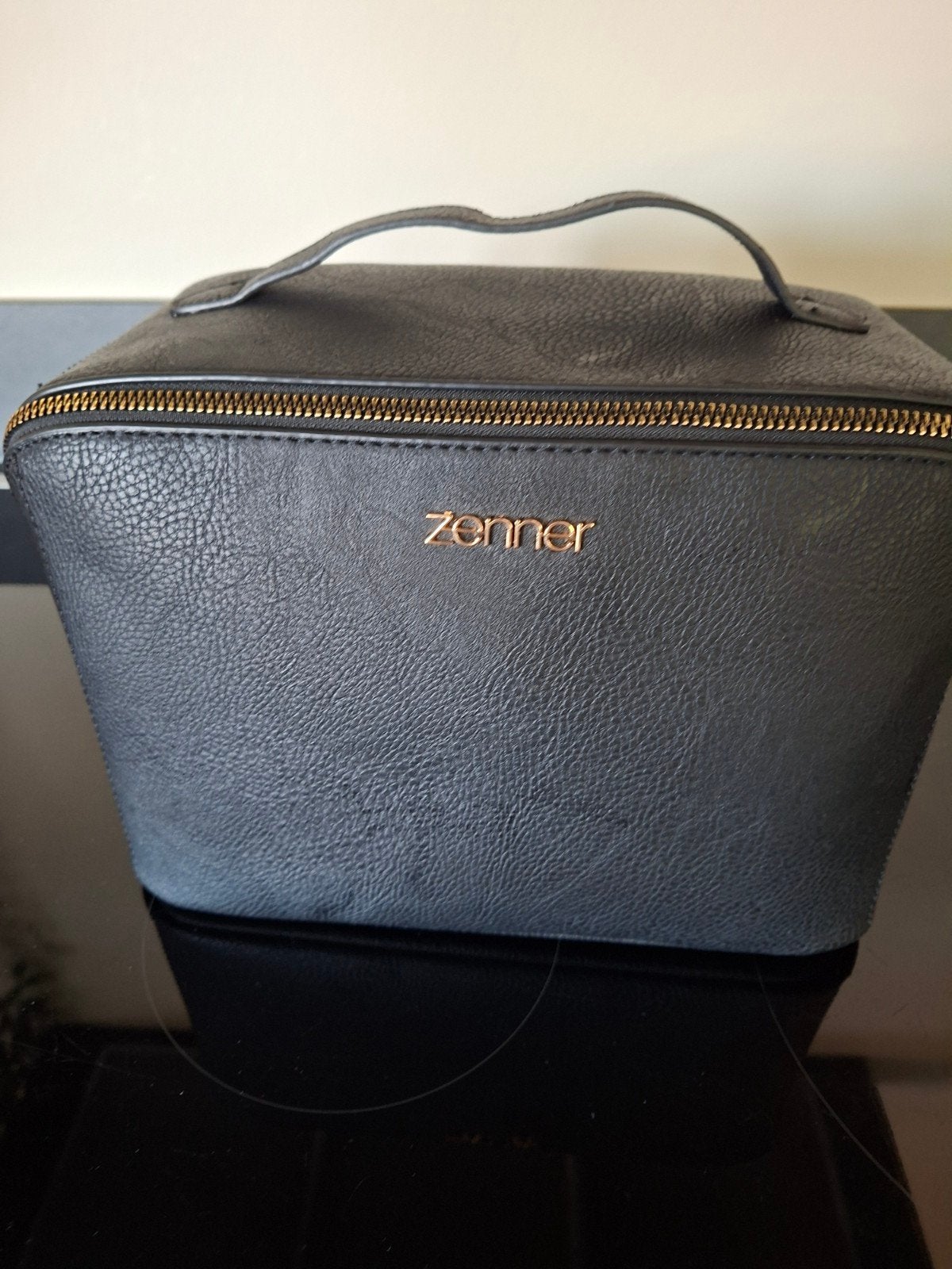 Zenner toilettas- Zwart met gouden rits, Ophalen, Zo goed als nieuw, Zwart, Dame