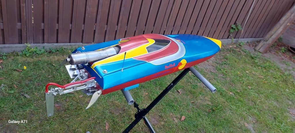 Lazer RC powerboat met QD-Motor, nieuw en ongebruikt, Hobby en Vrije tijd, Modelbouw | Boten en Schepen, Ophalen