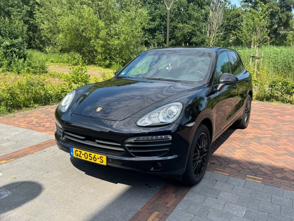 Porsche Cayenne 4.8 S | Dealer onderhouden | Pano | Trekhaak, Automaat, Navigatiesysteem, 138 €/maand, Zwart
