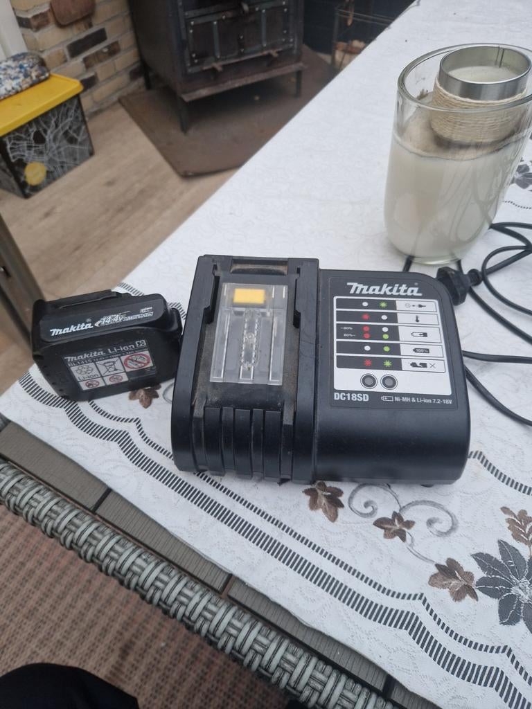 Makita accu+acculader 14.4v, Ophalen of Verzenden, Gebruikt