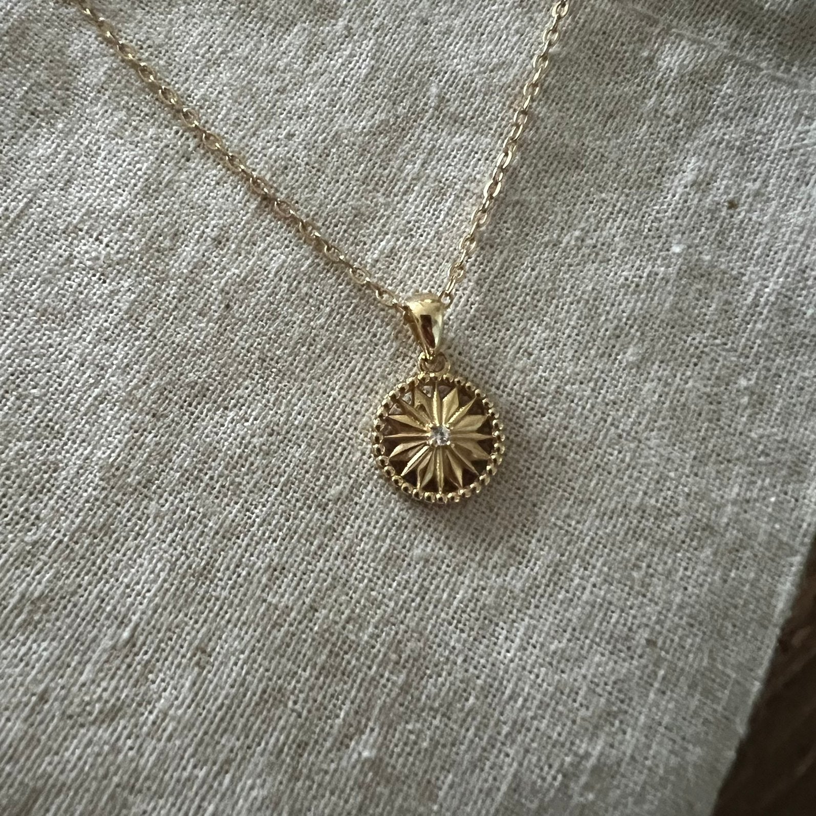 Zilveren 925 goud vergulde ketting met hanger witte steen, Met hanger, Verzenden, Zo goed als nieuw, Goud