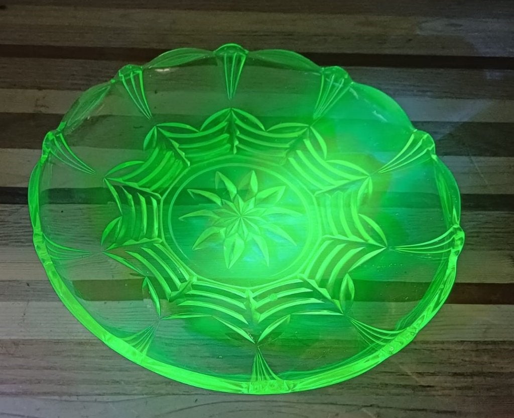Uranium Annagroen Neon glazen schaal, Antiek en Kunst, Ophalen of Verzenden