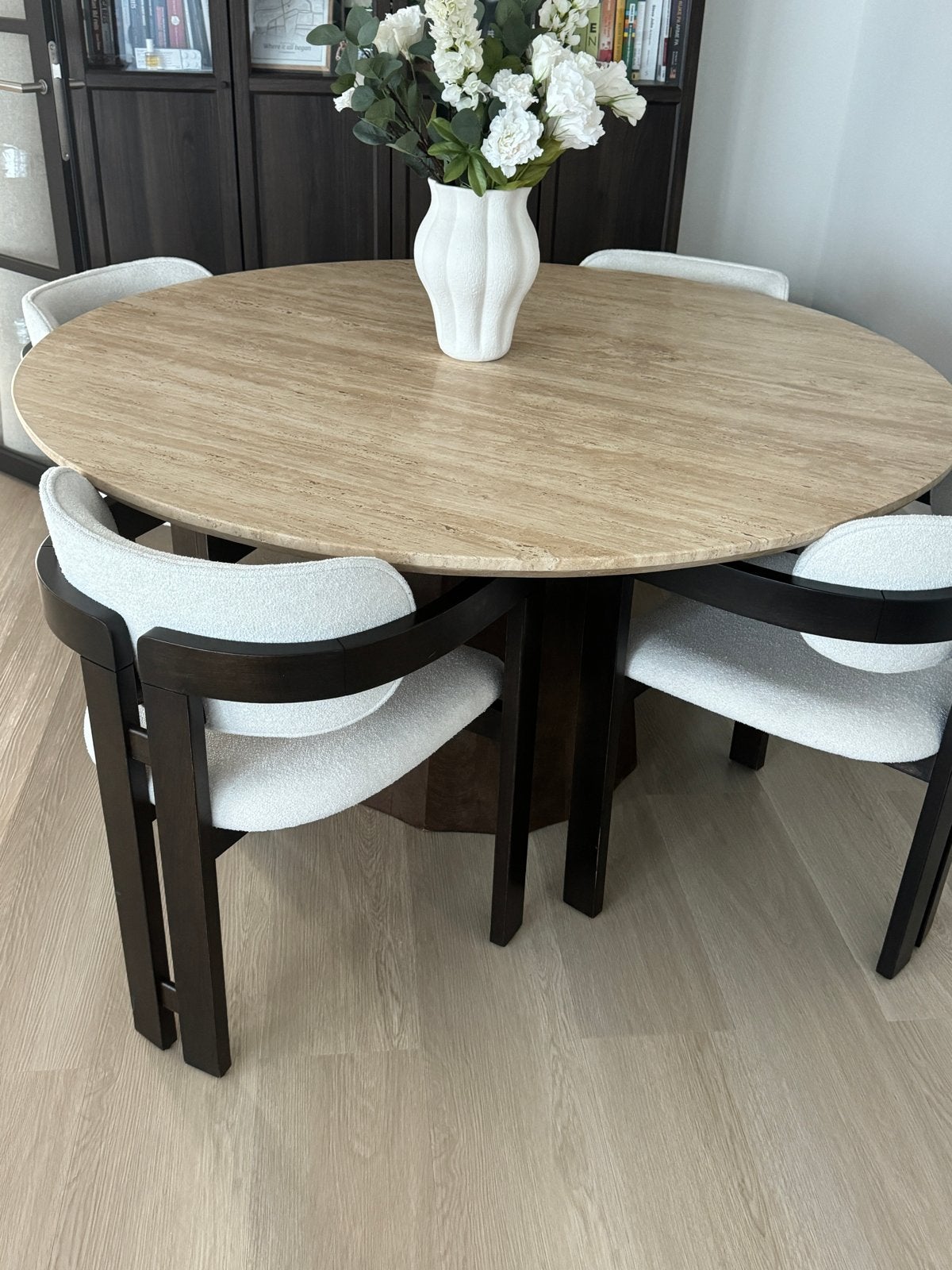 Travertin eettafel met 4 teddystoelen, Ophalen, 150 tot 200 cm, Rond, Zo goed als nieuw