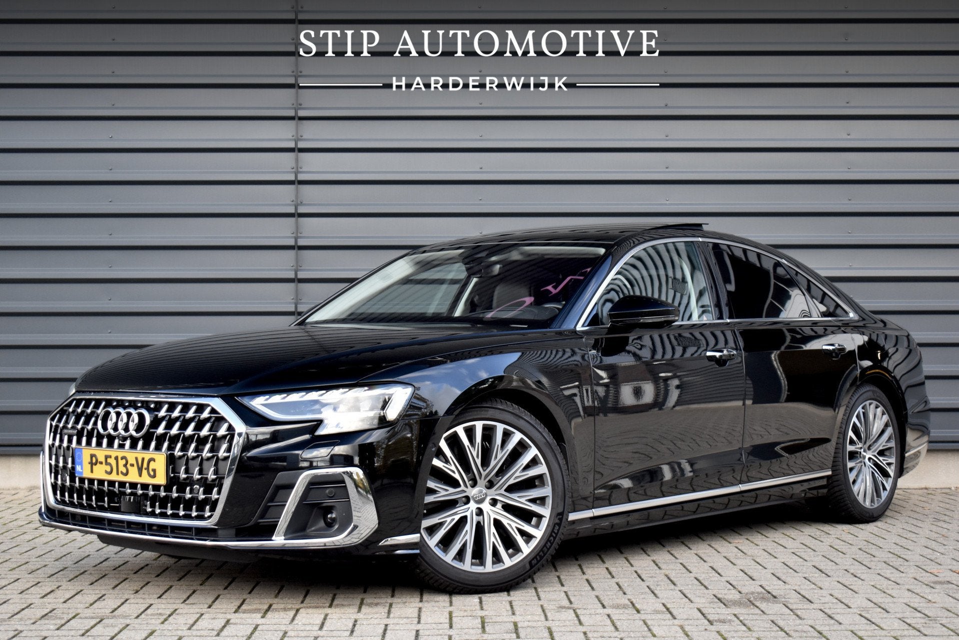 Audi A8 60 TFSI e Quattro | Panorama | TV-schermen | Massage, Auto's, Automaat, Dealer onderhouden, 14 kWh, Gebruikt