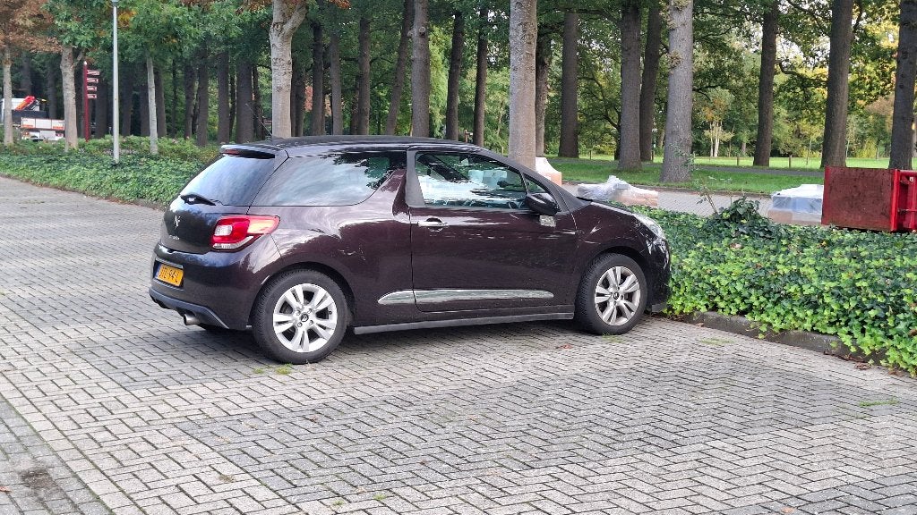Citroën DS3 1.2 VTI 2015, Auto's, Voorwielaandrijving, Stof, Zwart, Handgeschakeld