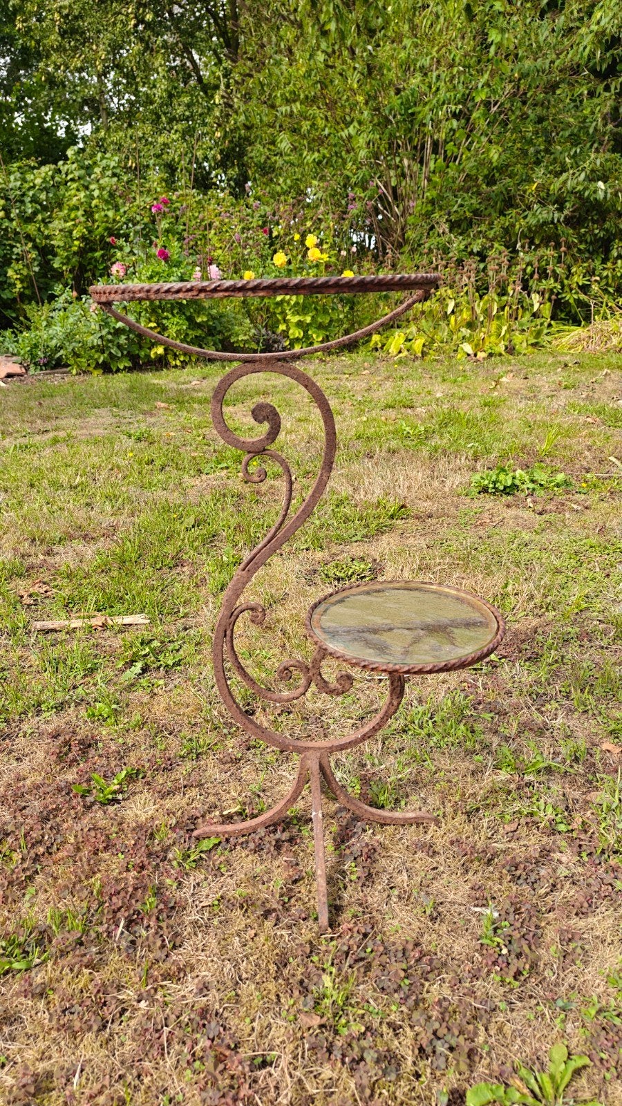 Decoratief Tuintafeltje - 63 cm hoog met glas en kunststof, Ophalen