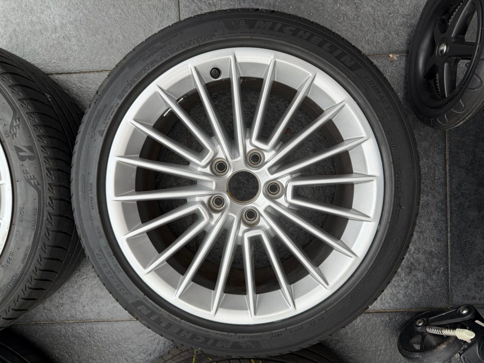 4x VAG 17 inch lichtmetalen velgen met goede banden, Ophalen, 17 inch, Band(en), Zomerbanden