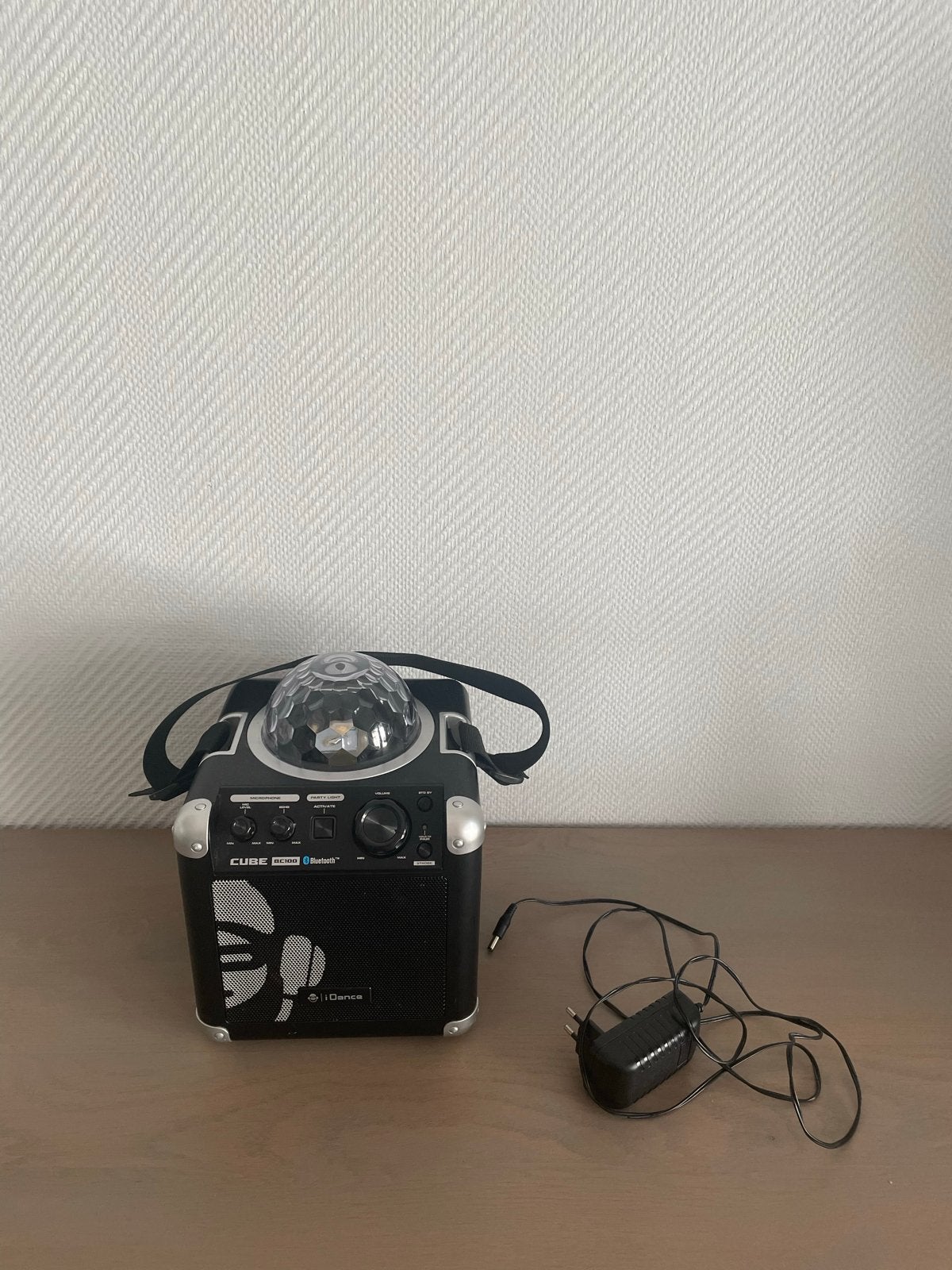 iDance Cube BC100 Bluetooth Karaoke Systeem met Lichtshow, Ophalen, Gebruikt, Complete set