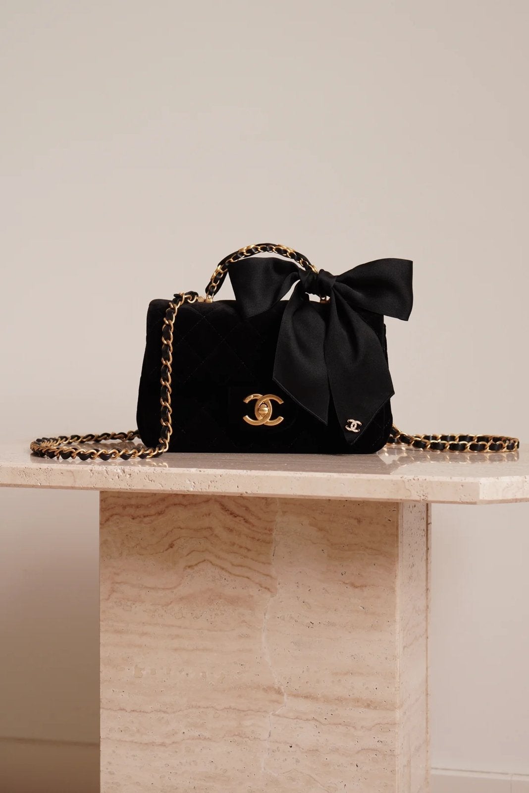 CHANEL 25K MINI RECTANGULAR TOP HANDLE BLACK VELVET original, Ophalen, Zo goed als nieuw, Speelkaart(en)
