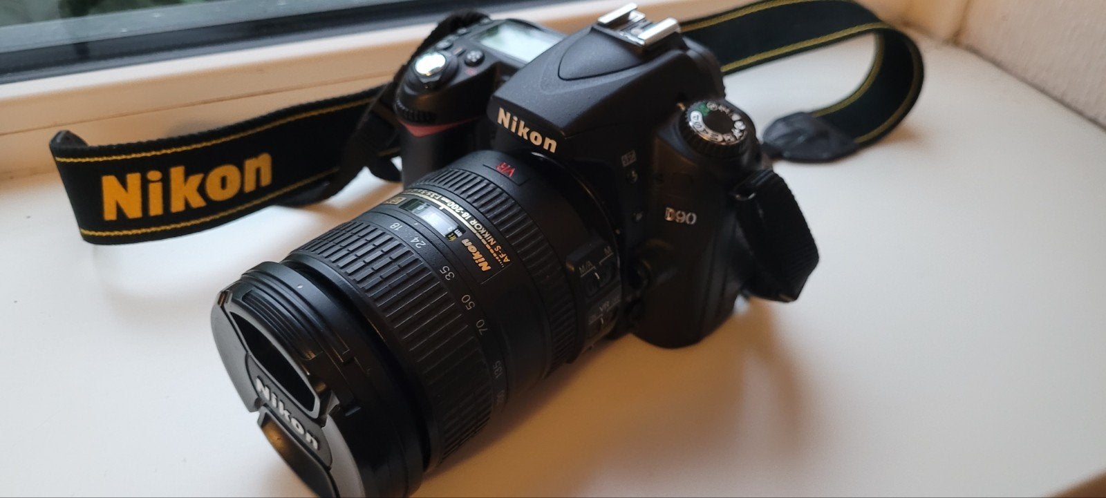 Nikon D90 Spiegelreflexcamera met AF-S Nikkor 18-200mm lens, Beeldstabilisatie, Gebruikt, Spiegelreflex, Accu