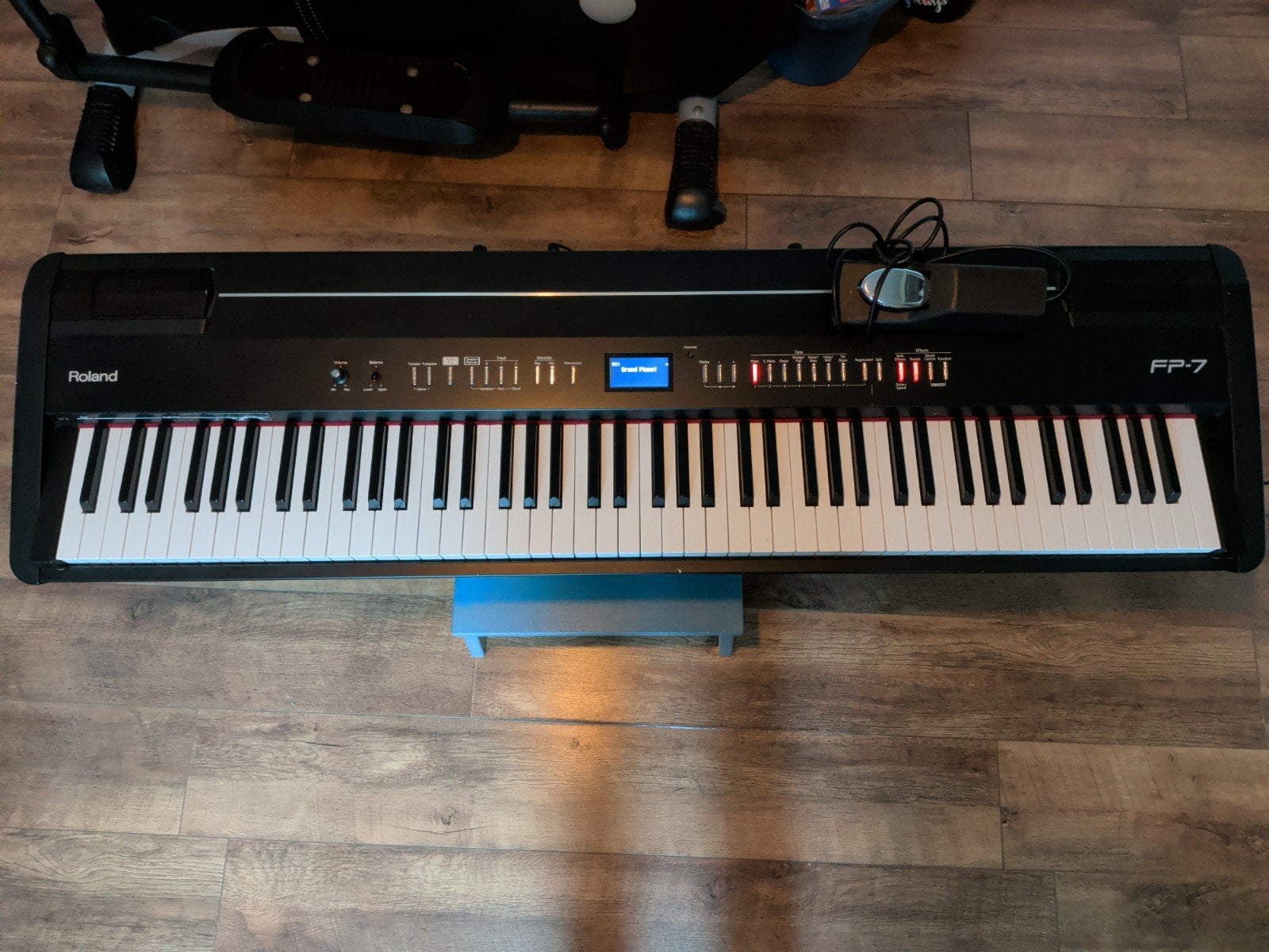 Roland FP7, Ophalen, Zwart
