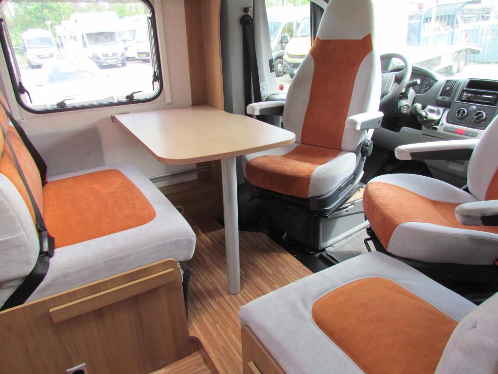 Bürstner T 620 Lentebedden,Handgeschakel, Caravans en Kamperen, Campers, Luifel, Fiat, Bedrijf, Bürstner