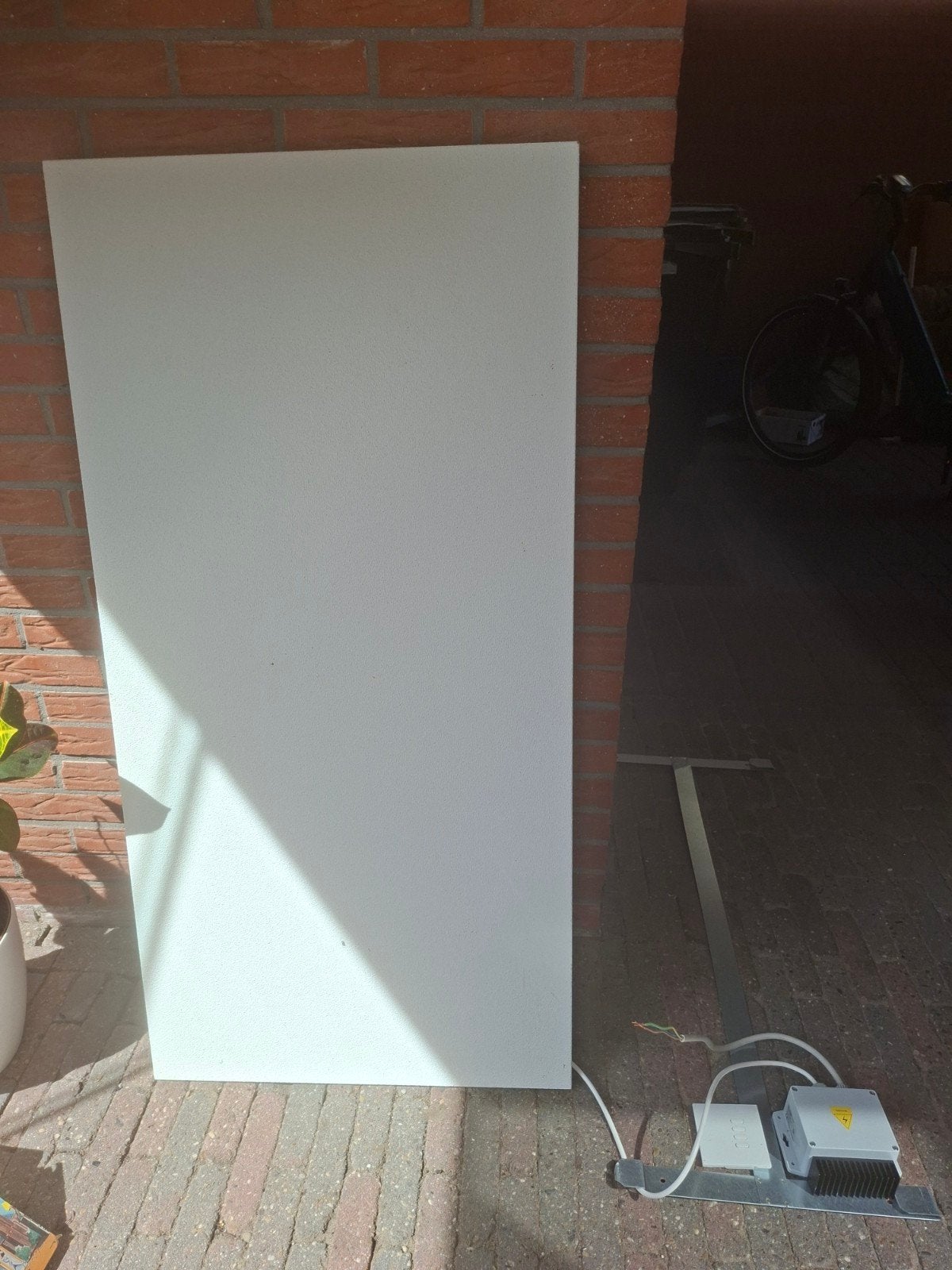 Elektrisch infrarood warmtepaneel 700W met beugel, Doe-het-zelf en Verbouw, Verwarming en Radiatoren, Ophalen, Radiator, 60 tot 150 cm