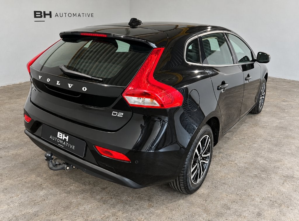 Volvo V40 2.0 D2 120PK 2017 Zwart, Auto's, Voorwielaandrijving, Dealer onderhouden, 28 km/l, Zwart