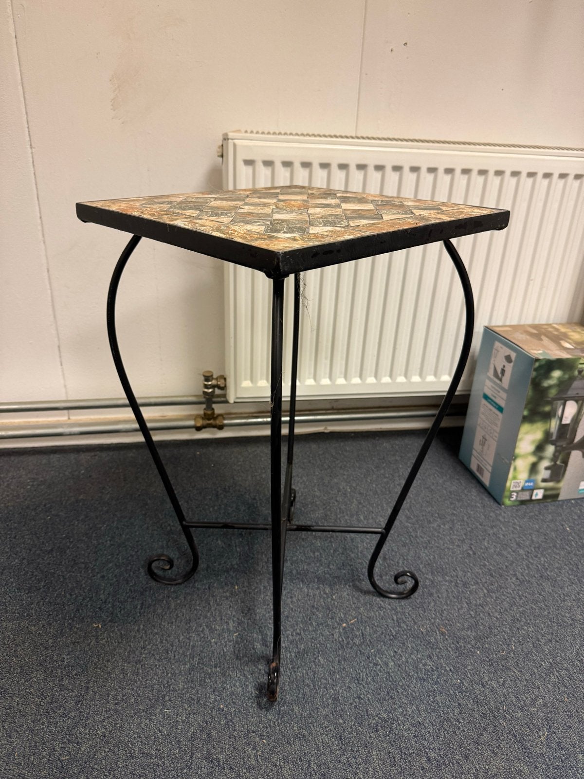 Decoratieve bijzettafel met tegeltjesblad, Minder dan 55 cm, Gebruikt, Metaal of Aluminium, Vierkant