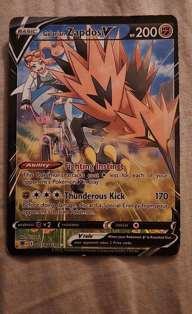 Galarian Zapdos V Pokémon Kaart TG19/TG30, Ophalen of Verzenden, Gebruikt, Losse kaart
