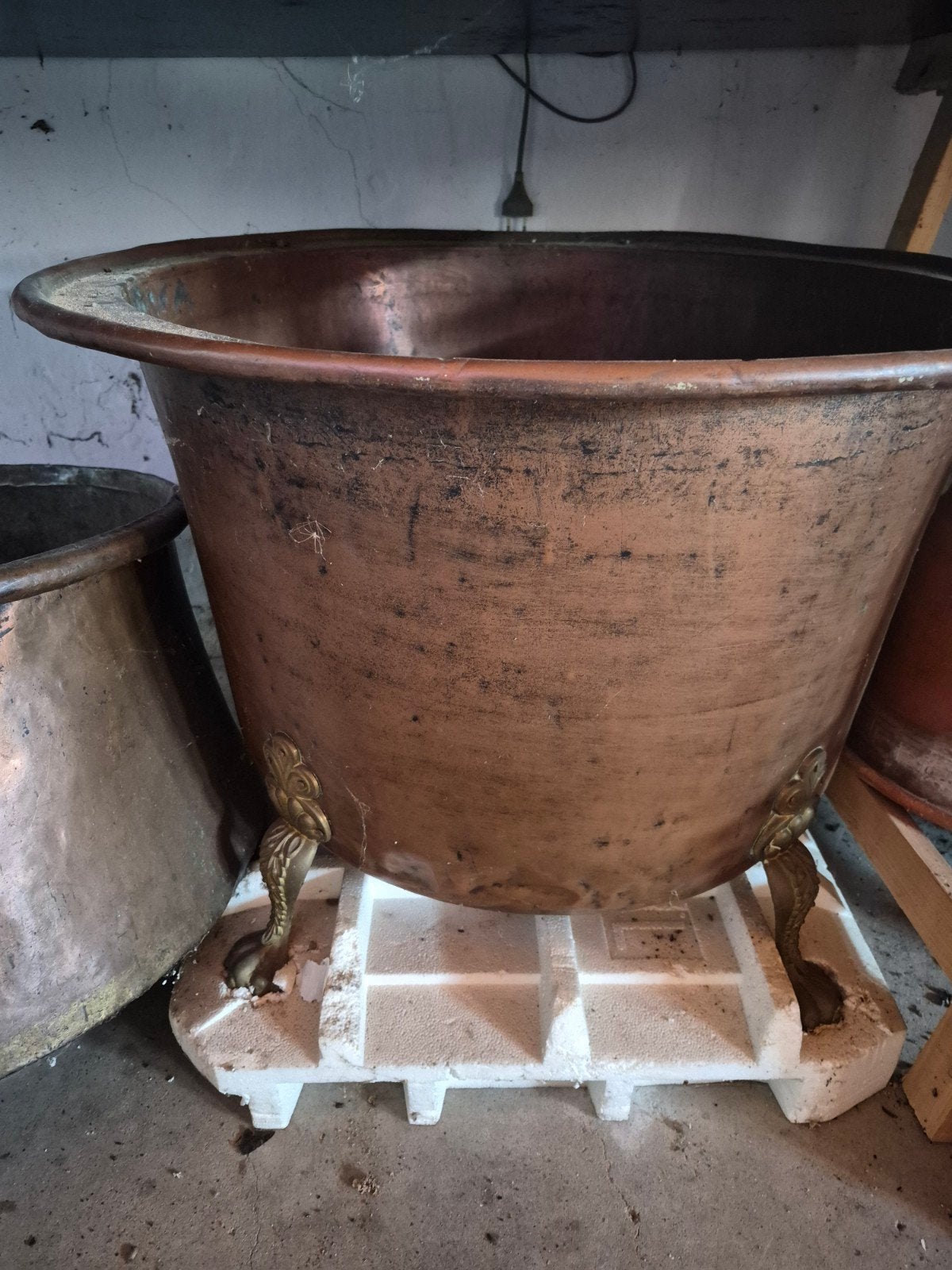 Antieke Koperen Kuip met Bronzen Poten, Ophalen, Koper
