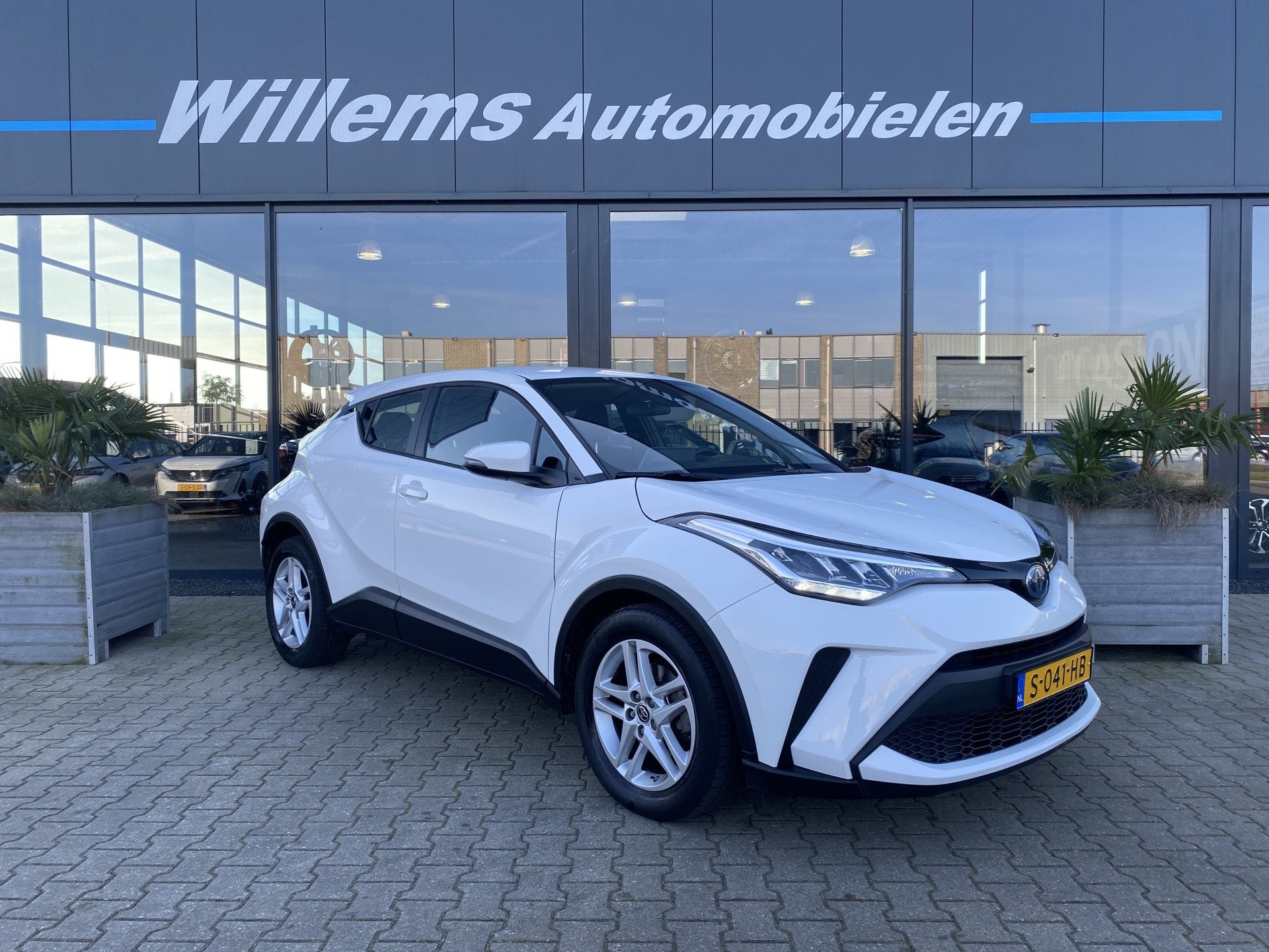 Toyota C-HR 1.8 Hybrid Active Camera, App-Connect & Adaptiev, Auto's, Dealer onderhouden, Stof, 4 cilinders, Met garantie (alle)