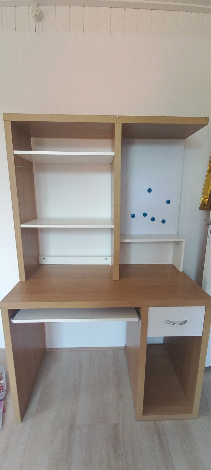 houten Bureau,zitten capybara stickers op uitschuifbaar blad, Ophalen, Gebruikt, 104 cm, 50 cm