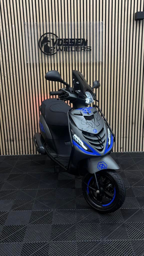 Piaggio Zip | Matt Grey & Blue Edition | Full option, Fietsen en Brommers, Scooters | Piaggio, Maximaal 45 km/u, Zip, Zo goed als nieuw