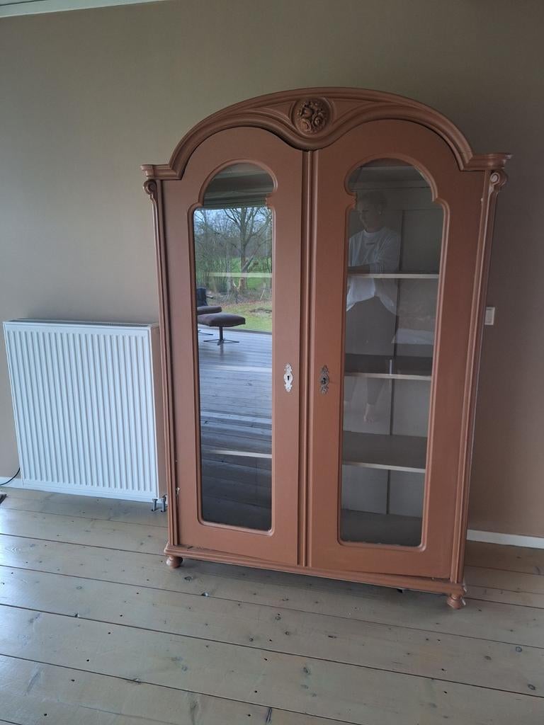 Brocante vitrinekast geverfd in Rusty, Ophalen