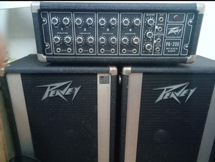Peavey PA-200 Mixer Amp met 2 Peavey luidsprekers, Ophalen of Verzenden, Gebruikt, 100 watt of meer