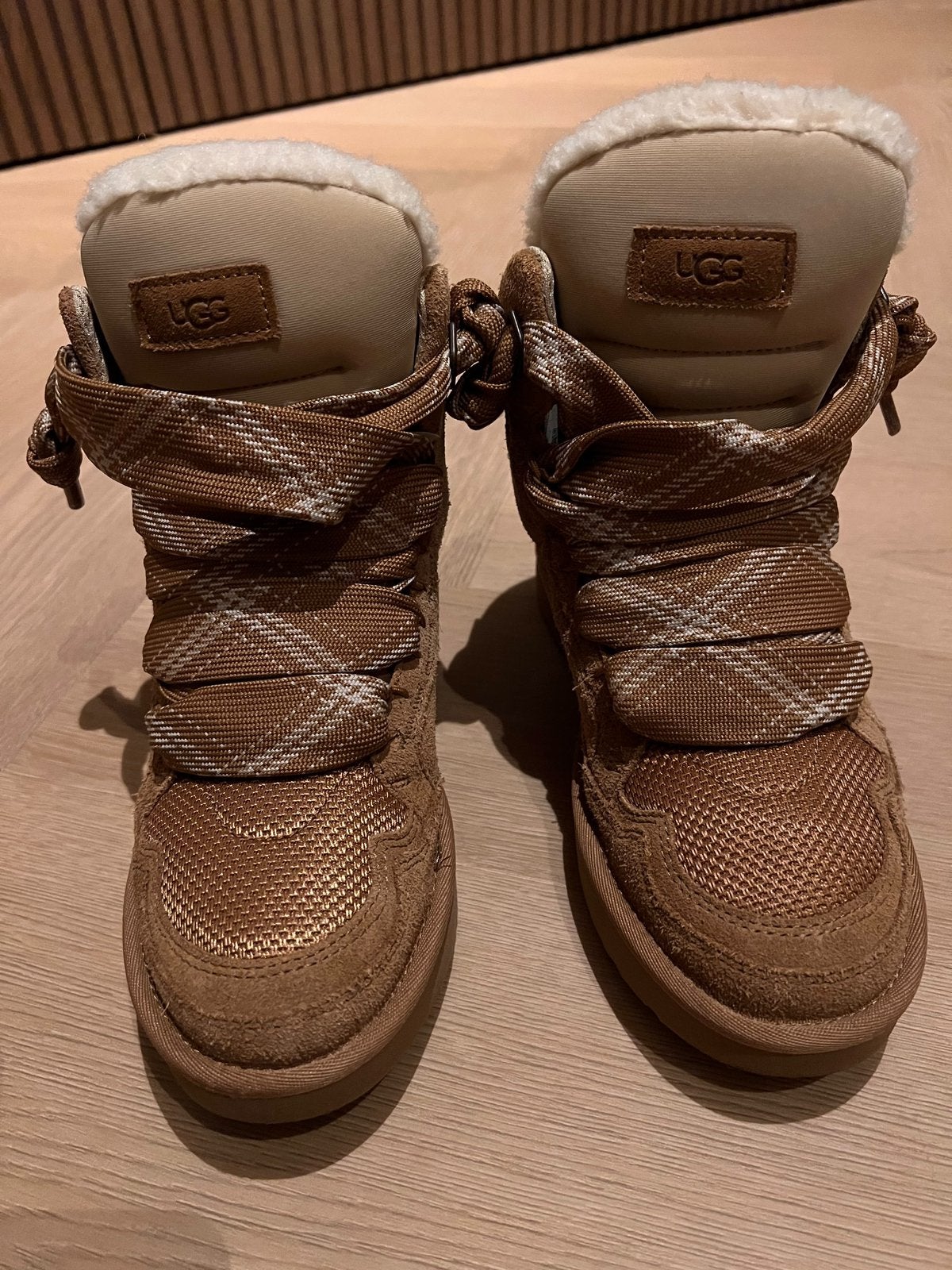 Ugg sneakers, Bruin, Ophalen of Verzenden, Sneakers of Gympen, Zo goed als nieuw