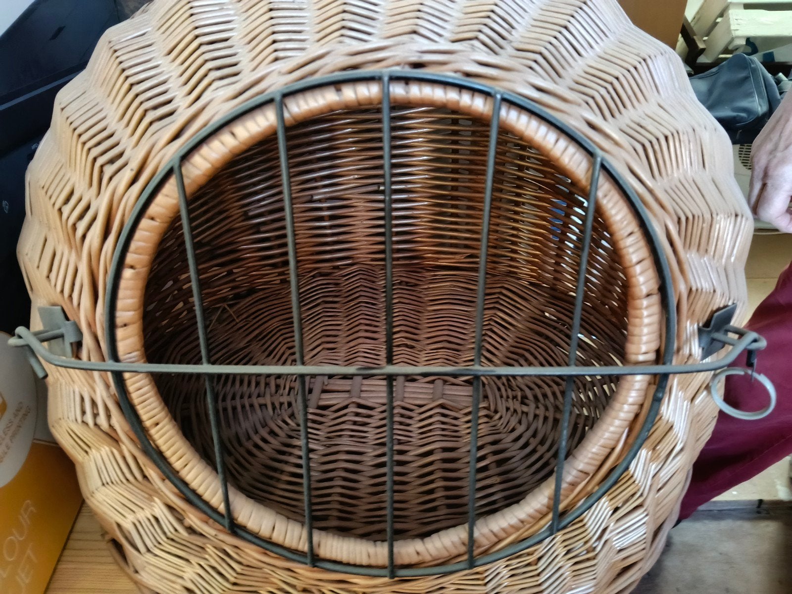 Kattenmand, riet met metalen deurtje. Prachtig exemplaar !!!, Dieren en Toebehoren, Kattenmanden, Ophalen, Zo goed als nieuw, Riet