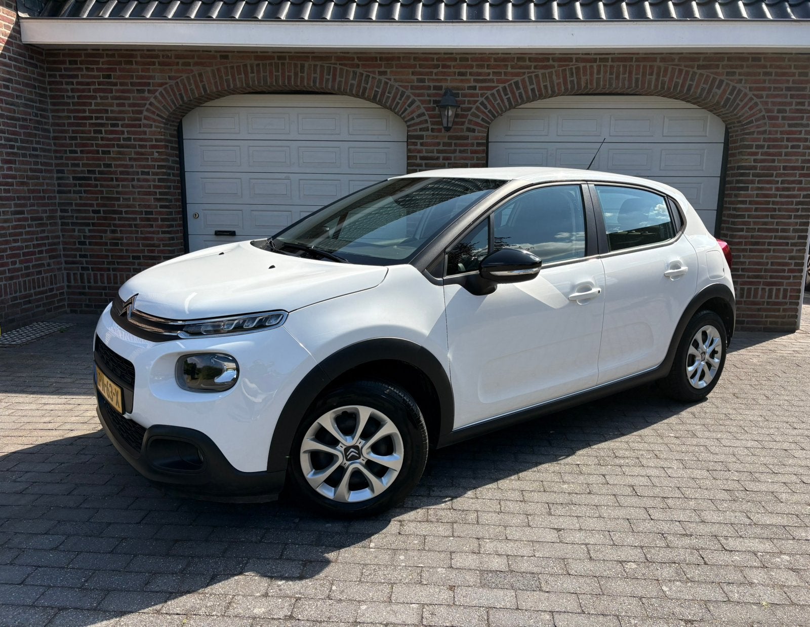 Citroën C3 1.2 Puretech 82pk 2019 Wit, Voorwielaandrijving, 83 pk, 1199 cc, Elektrische ramen