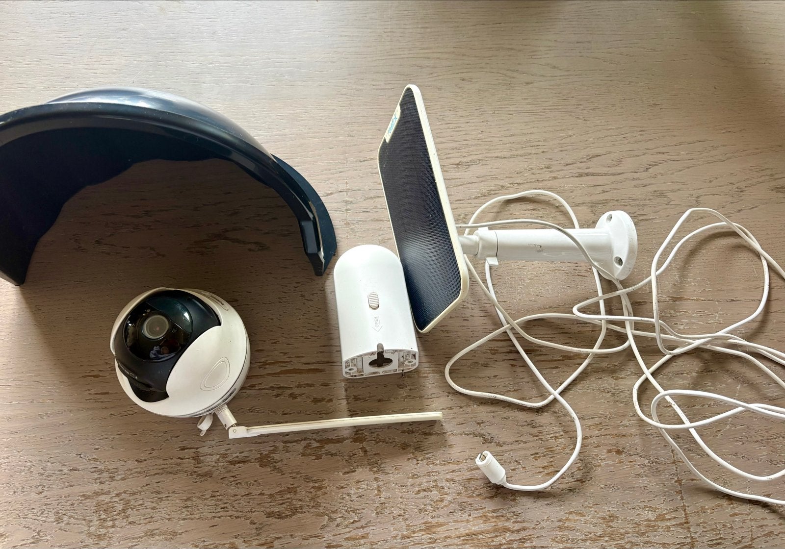 Reolink Go PT Plus Beveiligingscamera met Zonnepaneel, Audio, Tv en Foto, Videobewaking, Ophalen, Gebruikt, Buitencamera