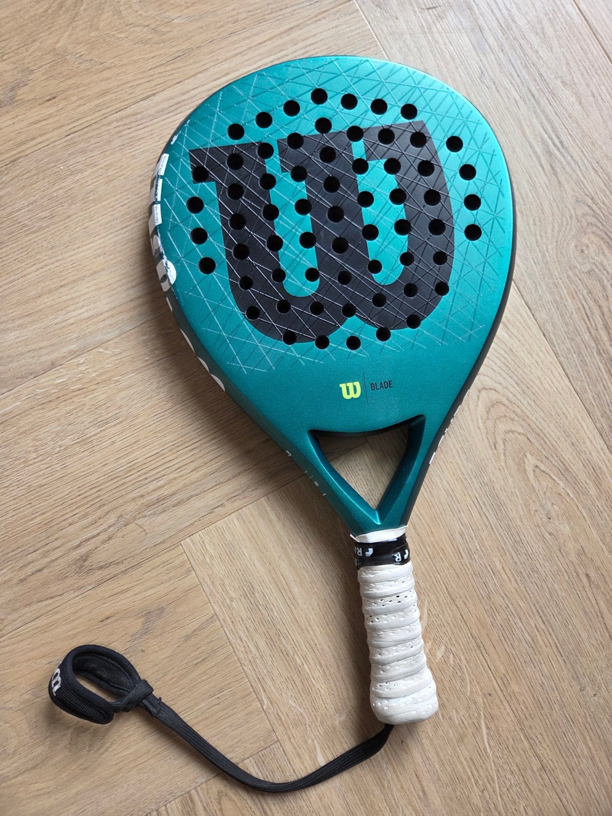 Wilson Padel Racket met scheurtje - Blade, Sport en Fitness, Padel, Ophalen of Verzenden, Gebruikt, Padelracket