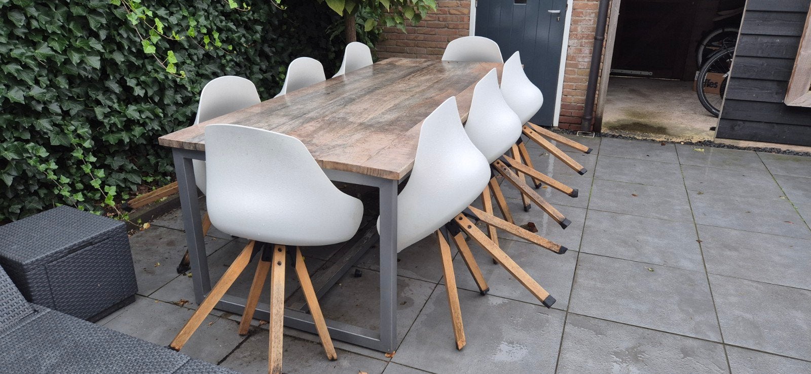 8 st witte (kuip) eetkamerstoelen met houten poten, Huis en Inrichting, Gebruikt, Wit, Vijf, Zes of meer stoelen, Ophalen