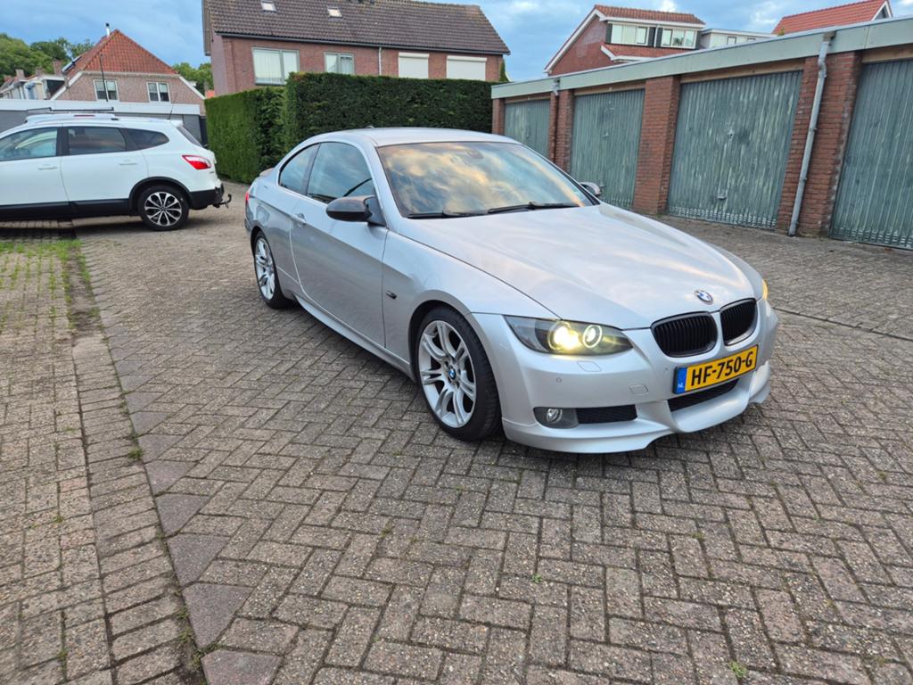 BMW e92 325i 2007 Zilver met handbak!!, Auto's, 745 kg, Achterwielaandrijving, Zwart, 2497 cc