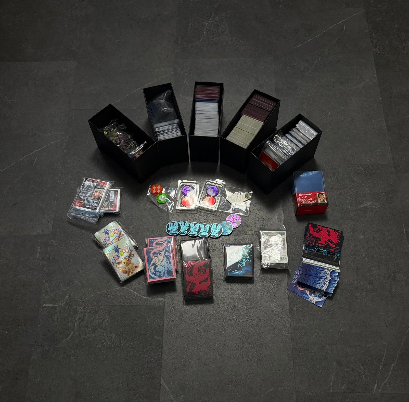 Pokémon TCG Bulk – 1.169 Kaarten + Accessoires, Tickets en Kaartjes, Eén persoon