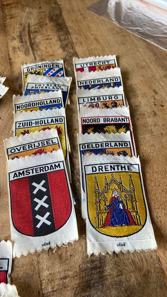 Zijdjes—— vega vlaggen 43 stuks, Ophalen of Verzenden, Zo goed als nieuw