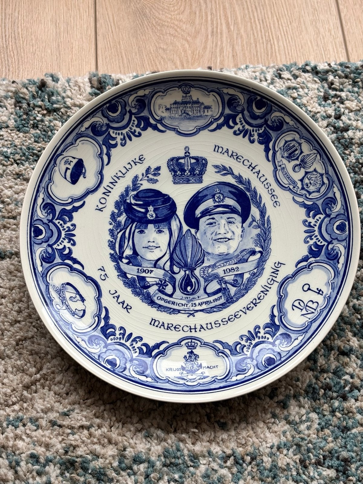 Delfts Blauw Gedenkbord Koninklijke Marechaussee 75 Jaar, Ophalen of Verzenden