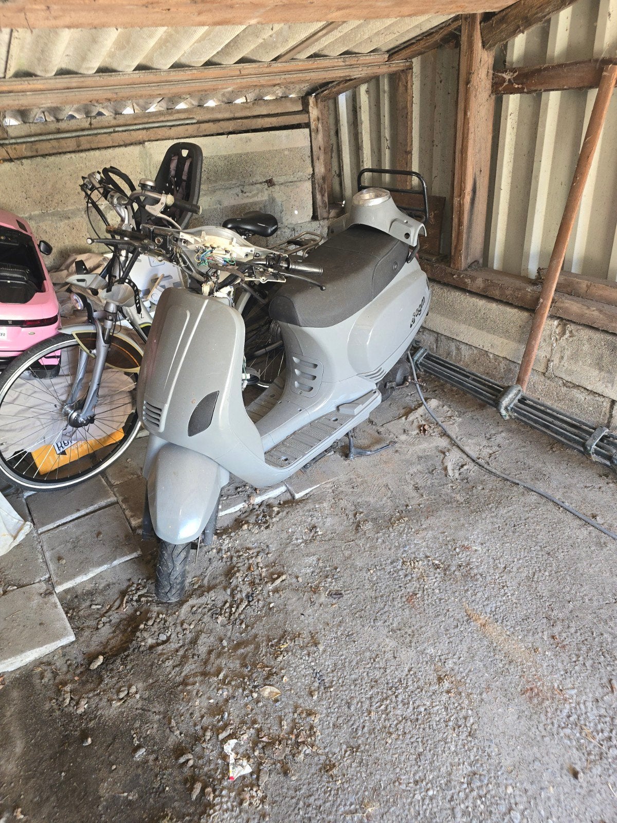 Grijze scooter - Opknapper of voor onderdelen, Fietsen en Brommers, Ophalen of Verzenden, Gebruikt