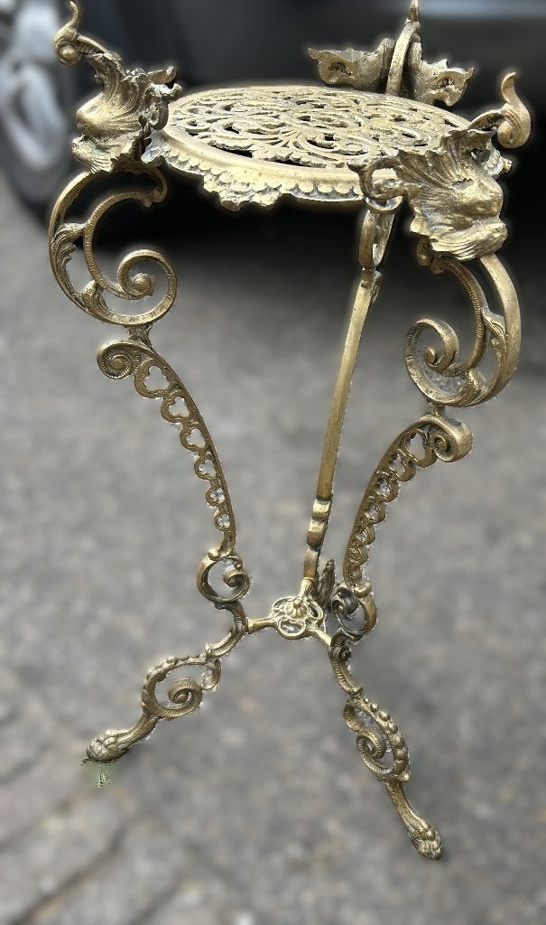 messing plantentafel met leeuwenkoppen, Minder dan 55 cm, Gebruikt, Rococo, Metaal of Aluminium