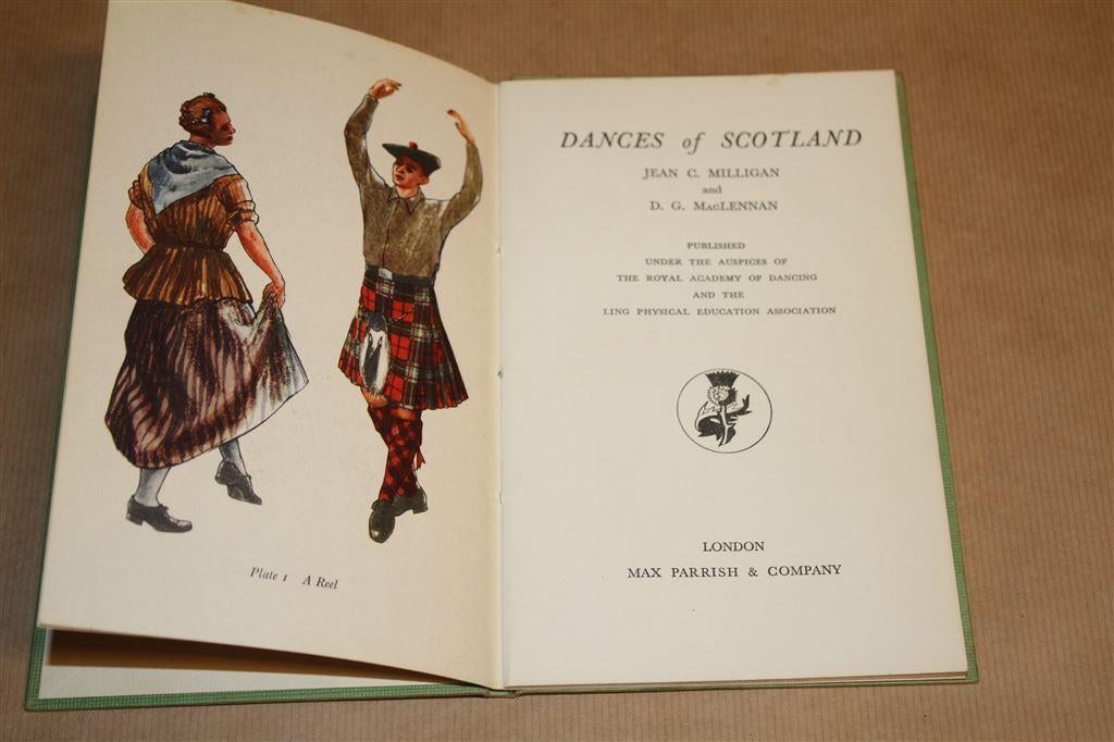 Dances of Scotland [1958]. Handboek Europese volksdansen., Boeken, Ophalen of Verzenden, Gelezen, Toneel