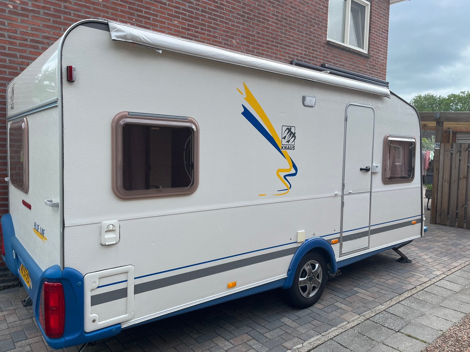 Zeer mooie Knaus 450 TF Blue Line van eerste eigenaar, Caravans en Kamperen, Rondzit, Frans bed, Particulier, Schokbreker