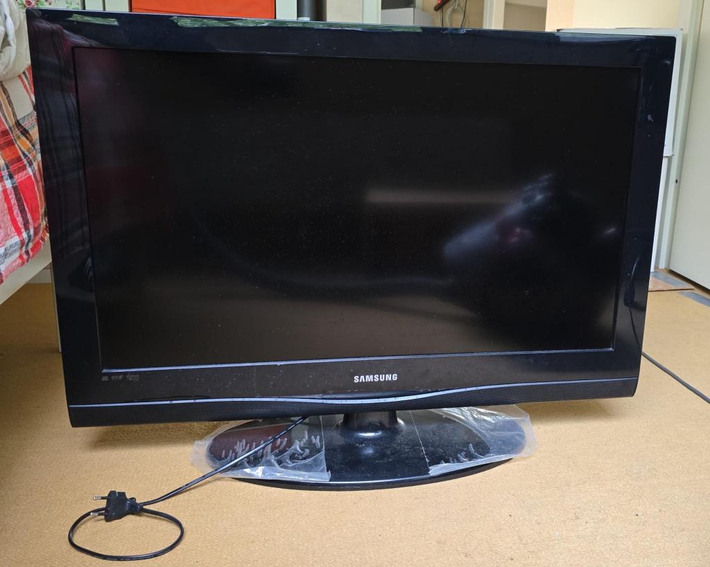 Samsung 32 inch tv – werkt goed – inclusief voet en kabel, Ophalen, Philips, Gebruikt, 50 Hz